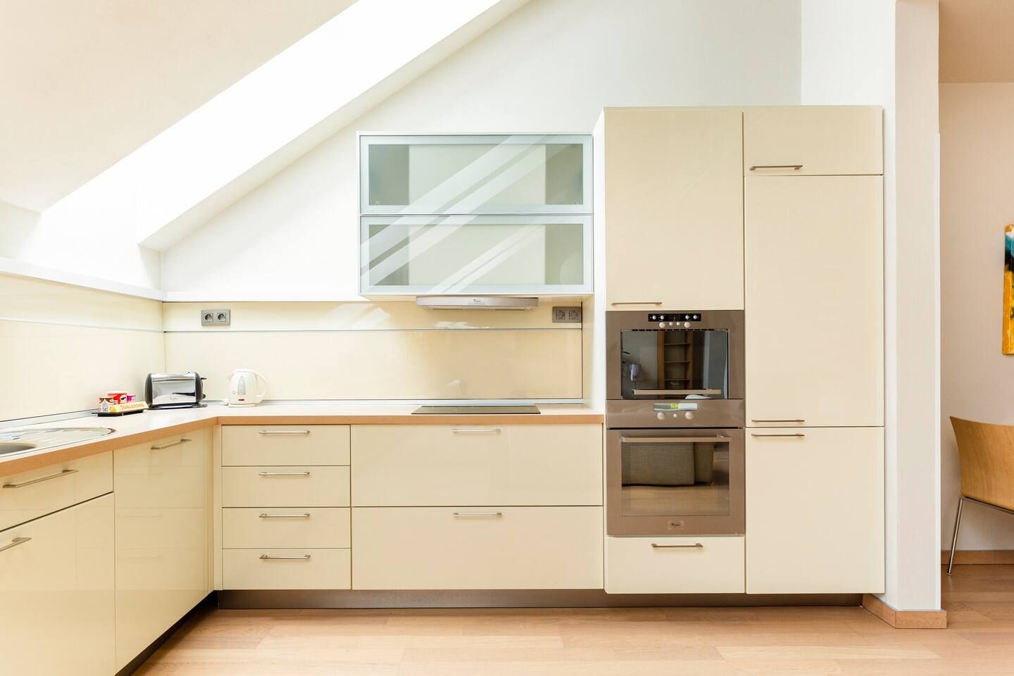 Tulip Residence full kitchen with oven, induction hob and skylight above